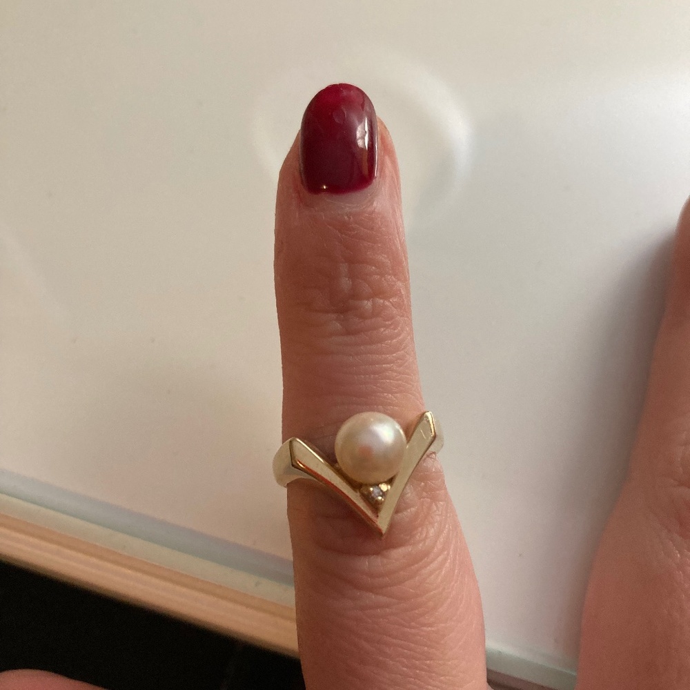 Ring with pearl and diamond 💎